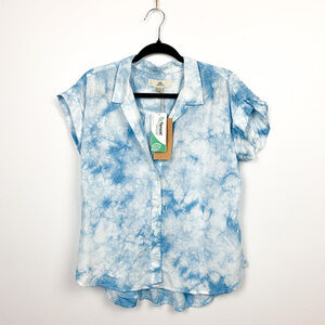 NWT Thread & Supply Short Sleeve Button-Up Blue & White Tie Dye